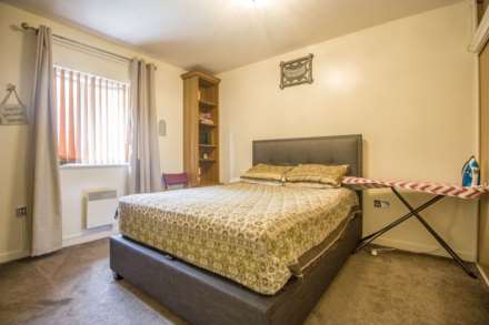 2 Bedroom Flat, Royal Crescent, Newbury Park, IG2