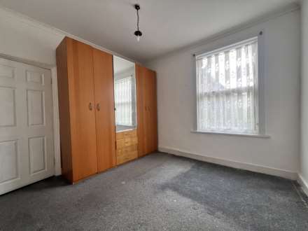 3 Bedroom Flat, Coventry Road, Ilford