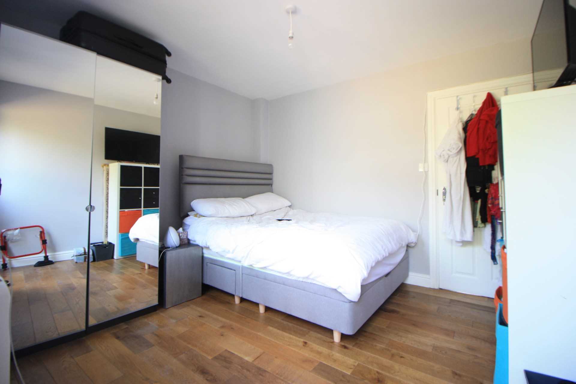 Canterbury Avenue, Ilford, Image 2