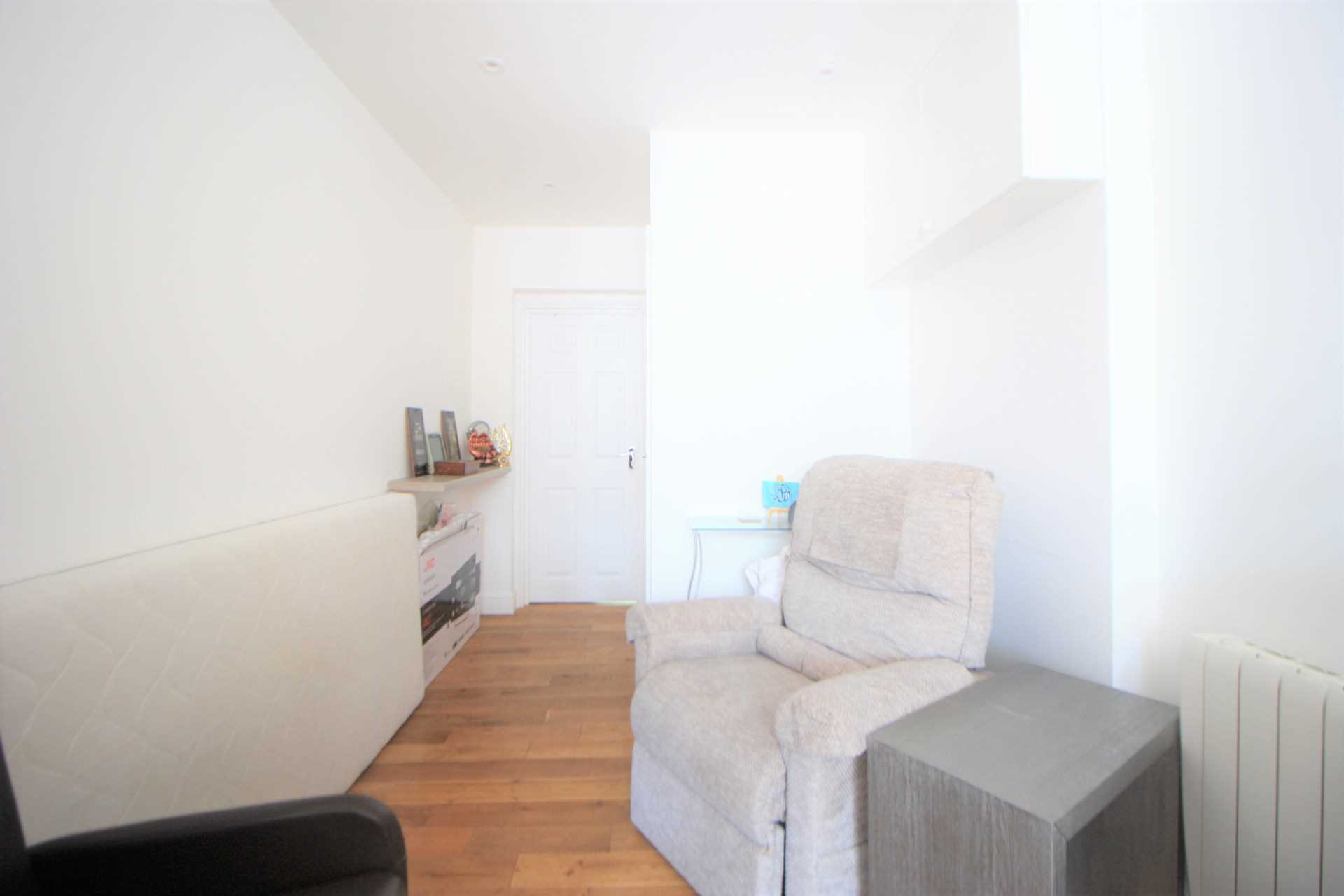 Canterbury Avenue, Ilford, Image 5