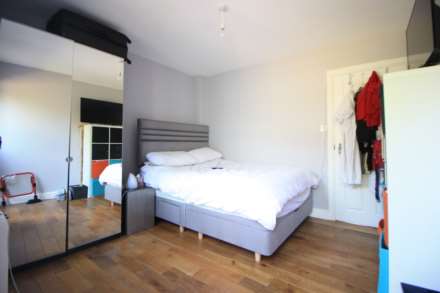 Canterbury Avenue, Ilford, Image 2