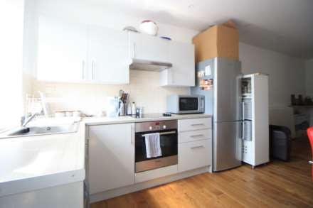 Canterbury Avenue, Ilford, Image 4