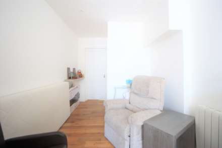 Canterbury Avenue, Ilford, Image 5