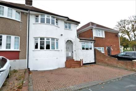 5 Bedroom Terrace, The Shrubberies, Chigwell, IG7