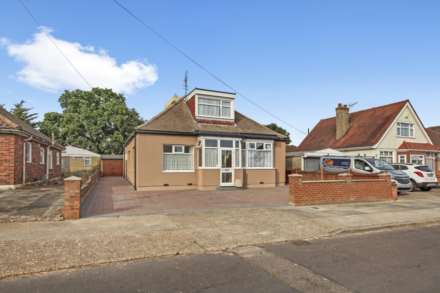 4 Bedroom Detached Bungalow, Coleridge Road, Romford, RM3