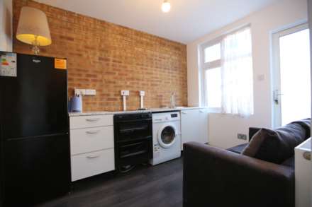 1 Bedroom Studio, Eastern Avenue, Ilford, IG2