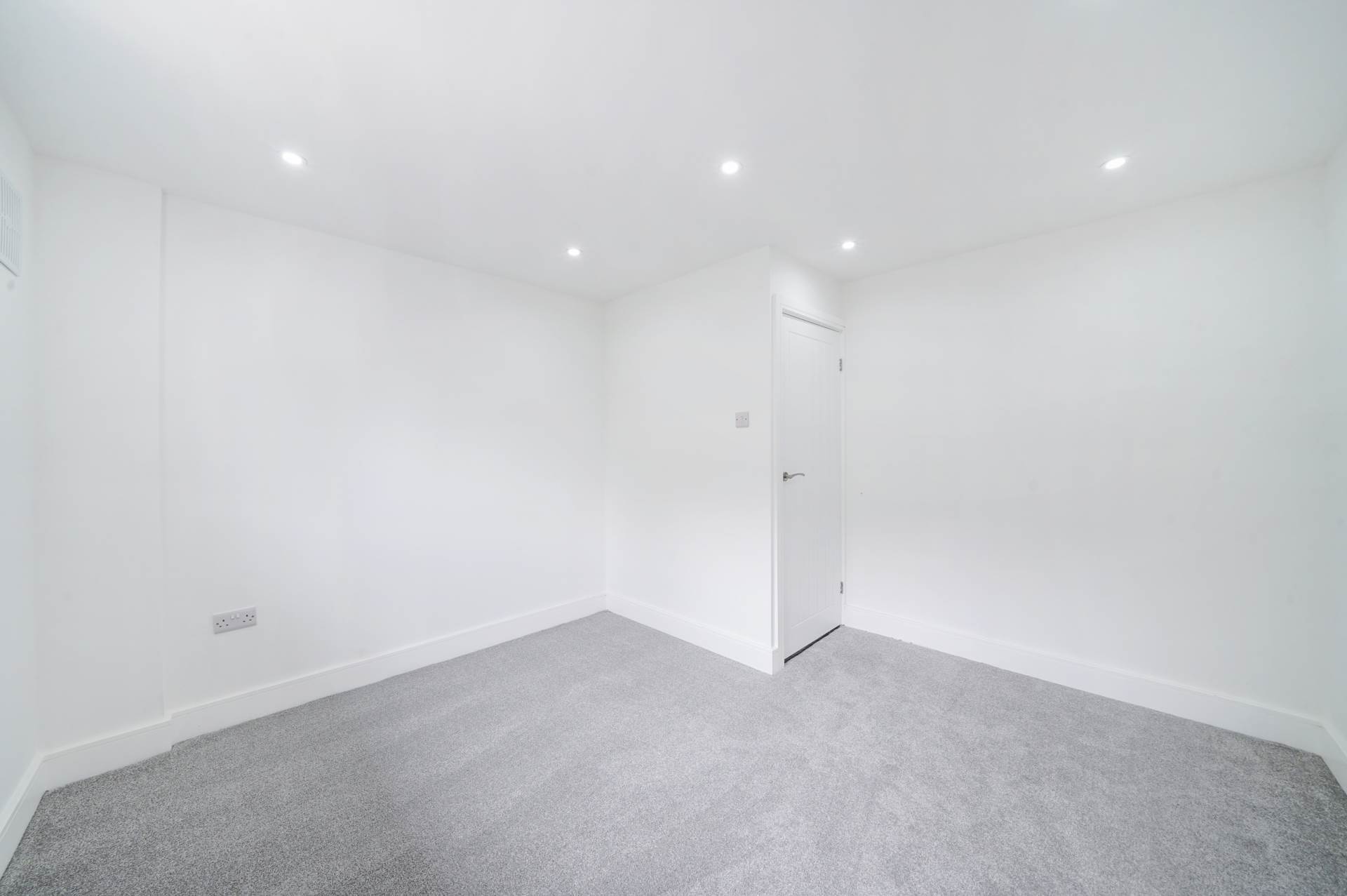 Scoulding Rd, Canning Town, E16, Image 8