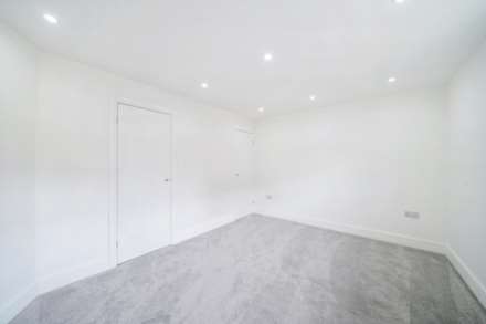 Scoulding Rd, Canning Town, E16, Image 9