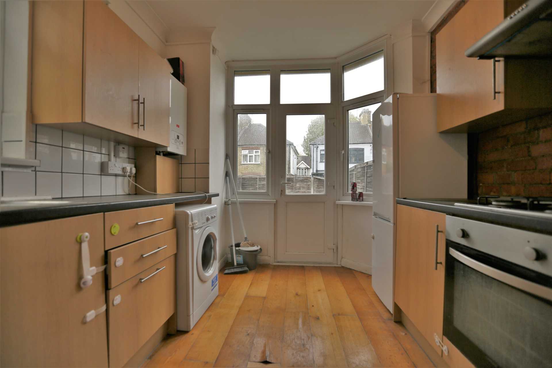 Dersingham Avenue, Manor Park E12, Image 4