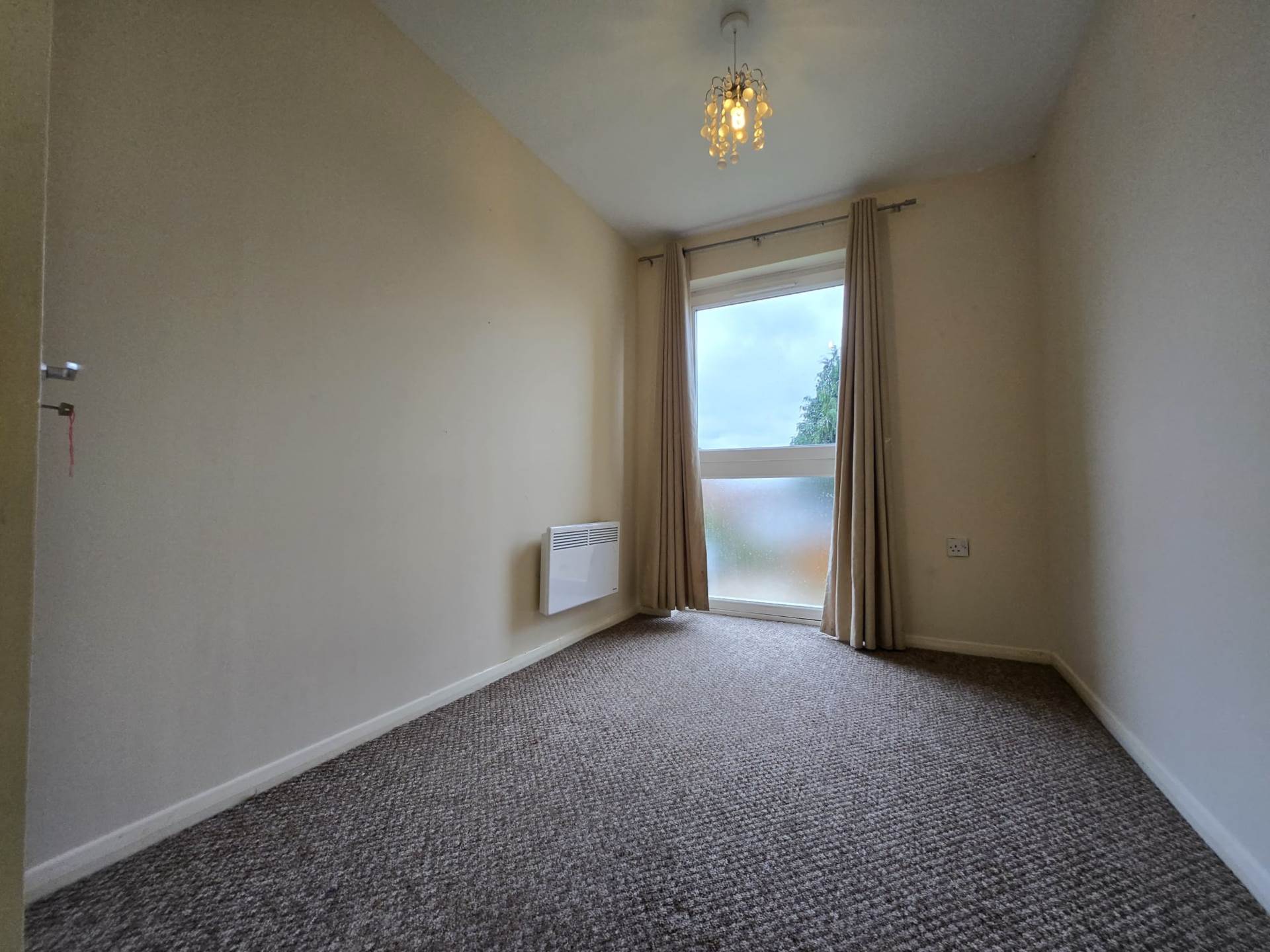 Trotwood, Grange Hill, IG7 5JP, Image 6