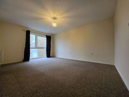 Trotwood, Grange Hill, IG7 5JP, Image 2