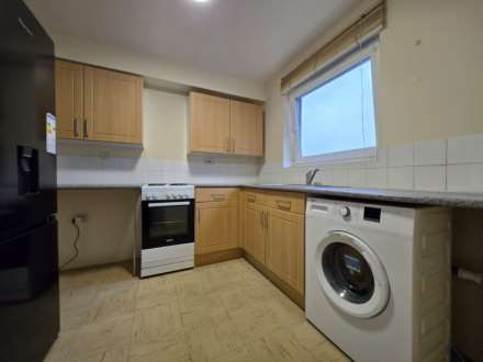 Trotwood, Grange Hill, IG7 5JP, Image 4