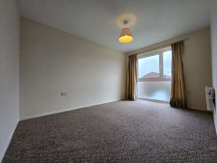 Trotwood, Grange Hill, IG7 5JP, Image 5