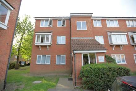 2 Bedroom Flat, Millhaven Close, Chadwell Heath, RM6