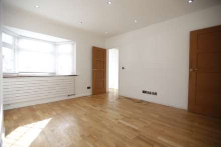 Oval Road North, Dagenham, RM10 9ER, Image 2