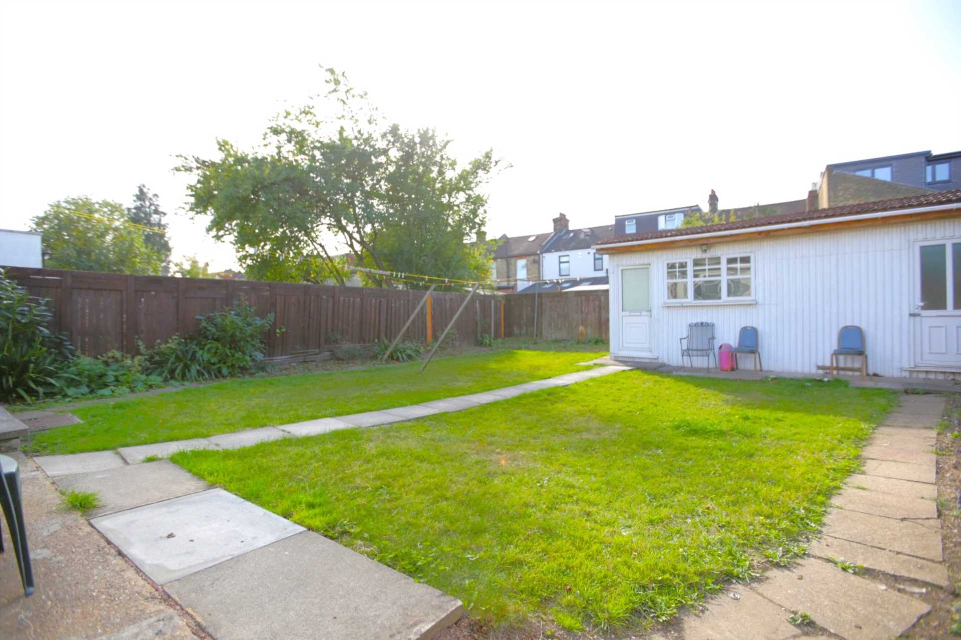 Milverton Gardens, Ilford, IG3 8DS, Image 16