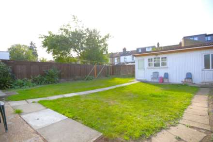 Milverton Gardens, Ilford, IG3 8DS, Image 16