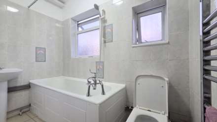 Charter Avenue, Ilford, IG2 7AD, Image 9