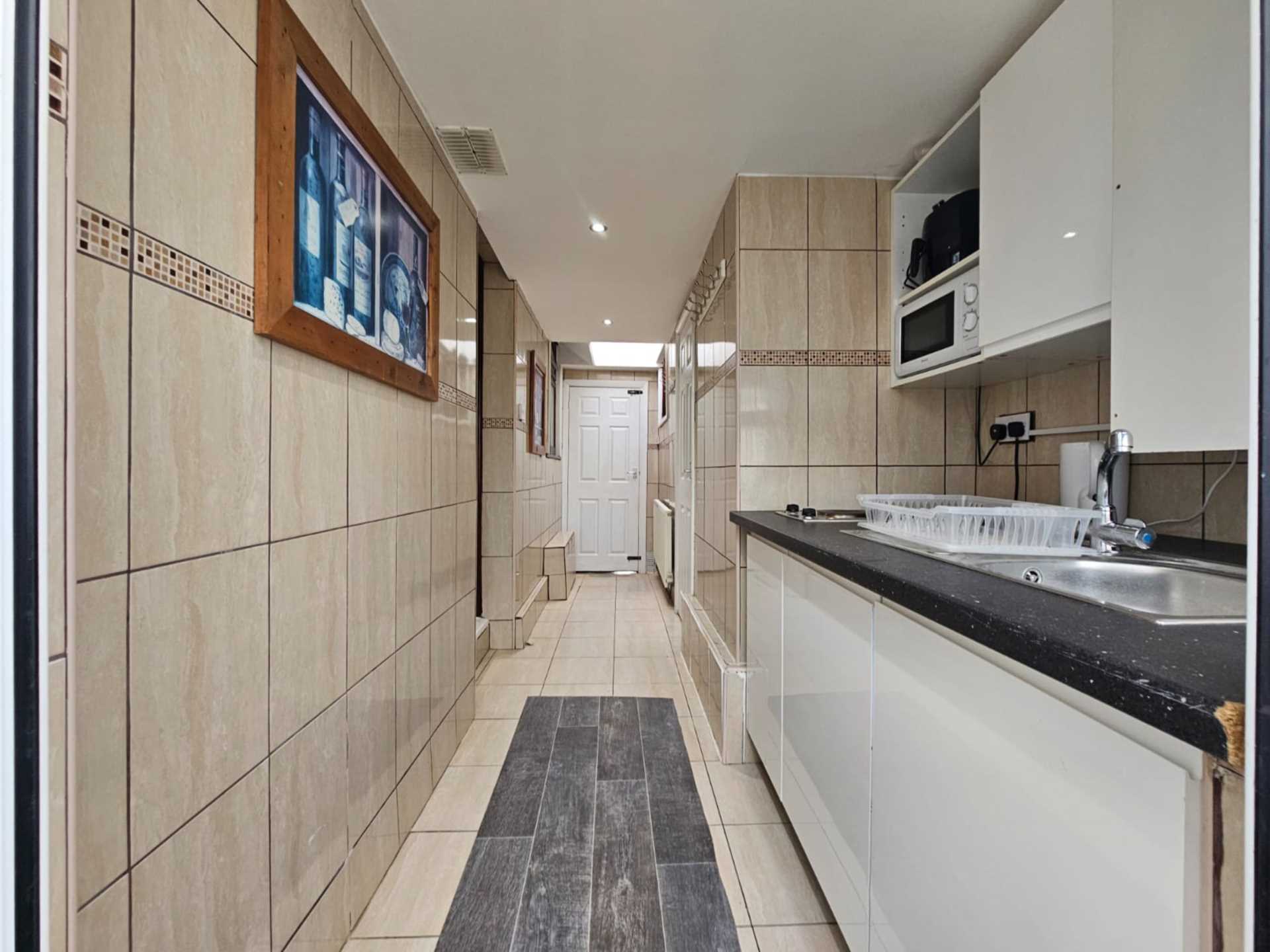 Basildon Avenue, Clayhall IG5, Image 4