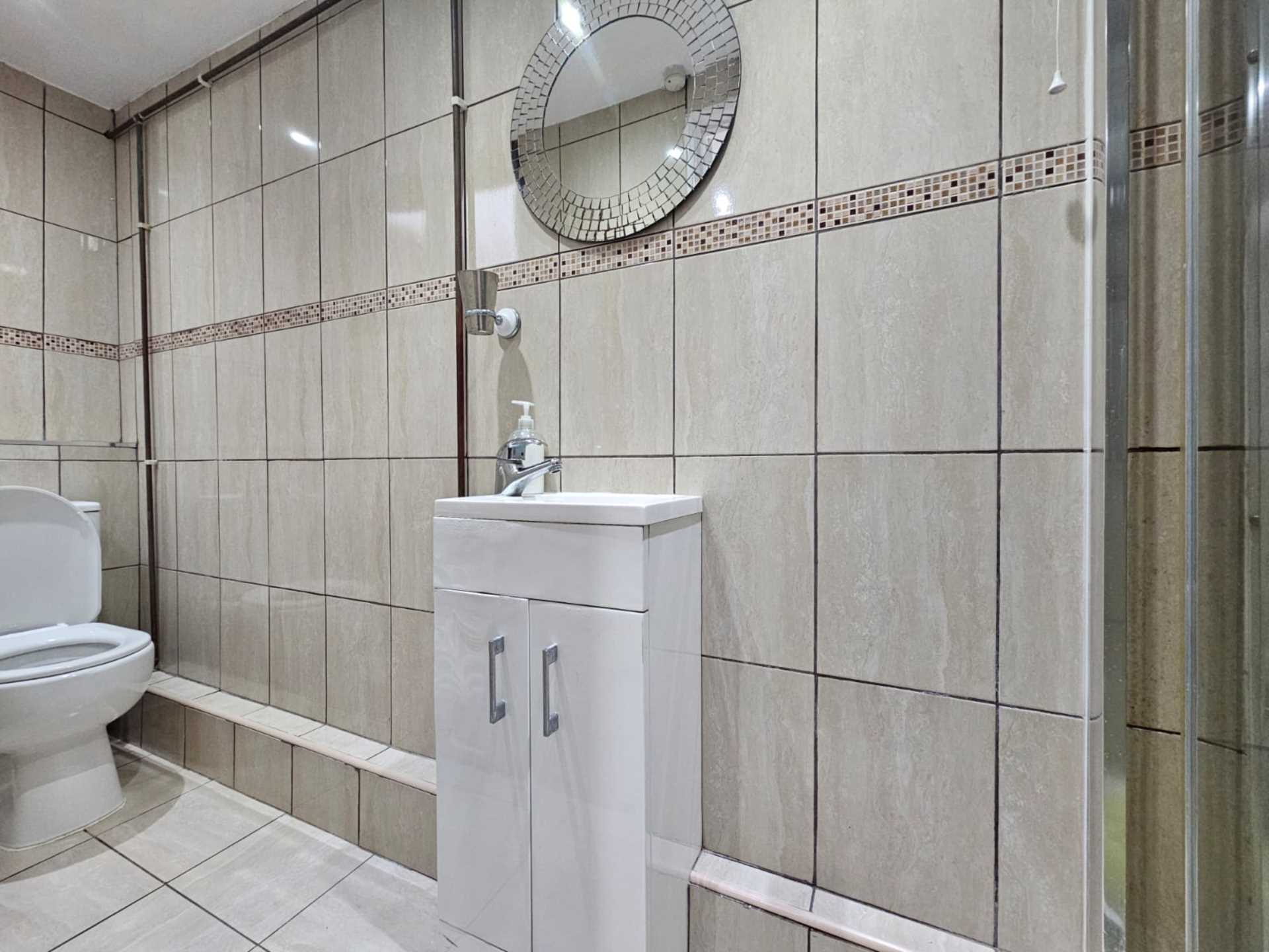 Basildon Avenue, Clayhall IG5, Image 6