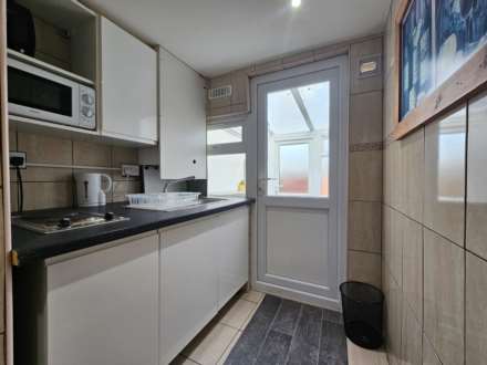 Basildon Avenue, Clayhall IG5, Image 2