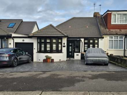 Basildon Avenue, Clayhall IG5, Image 3