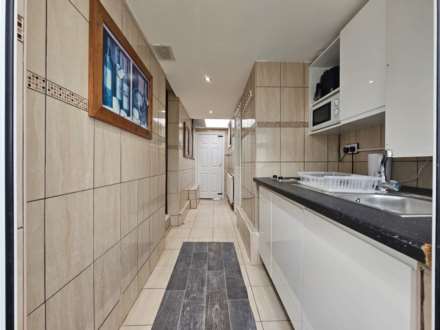 Basildon Avenue, Clayhall IG5, Image 4