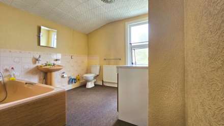 Fourth Avenue, Manor Park, E12, Image 14