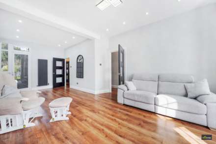 Westwood Road, Sevenkings IG3, Image 2