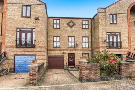 4 Bedroom Terrace, Garnet Walk, Beckton, E6