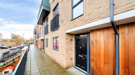 3 Bedroom Flat, Trevor Roper Close, Ilford, IG1