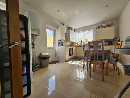 Fourth Avenue, London, E12 6DR, Image 2