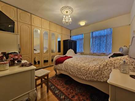 Worcester Gardens, Ilford, IG1 3NP, Image 12