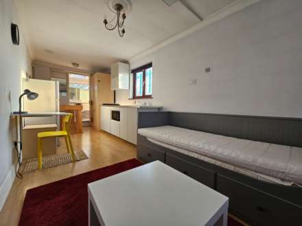 Worcester Gardens, Ilford, IG1 3NP, Image 15