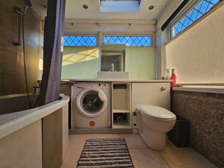 Worcester Gardens, Ilford, IG1 3NP, Image 16