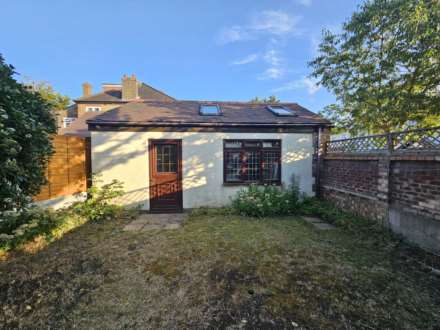 Worcester Gardens, Ilford, IG1 3NP, Image 20