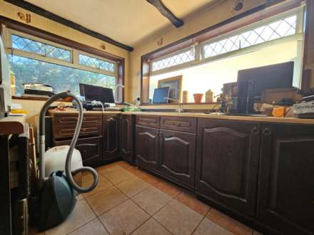 Worcester Gardens, Ilford, IG1 3NP, Image 9