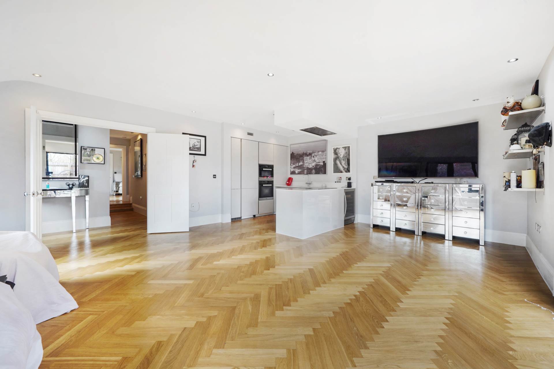 Lingmere Close, Chigwell Row, IG7, Image 4