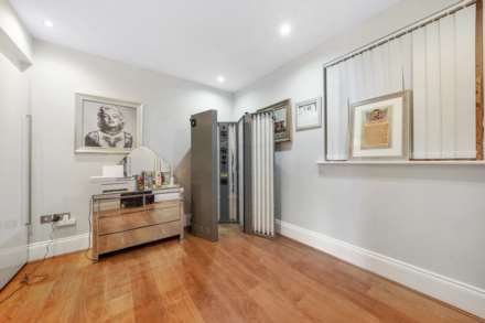 Lingmere Close, Chigwell Row, IG7, Image 15