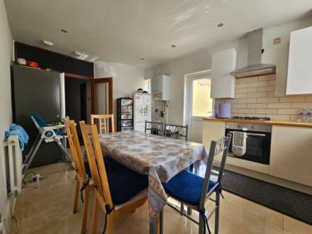 Fourth Avenue, London, E12 6DR, Image 2
