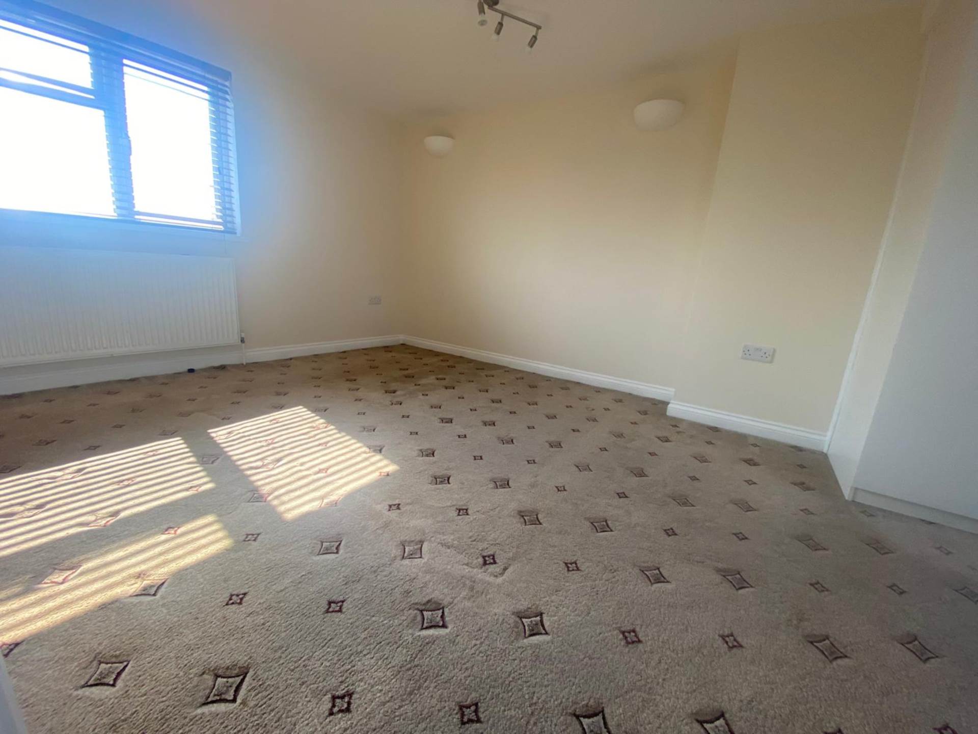 Coleridge Avenue, London, E12, Image 3