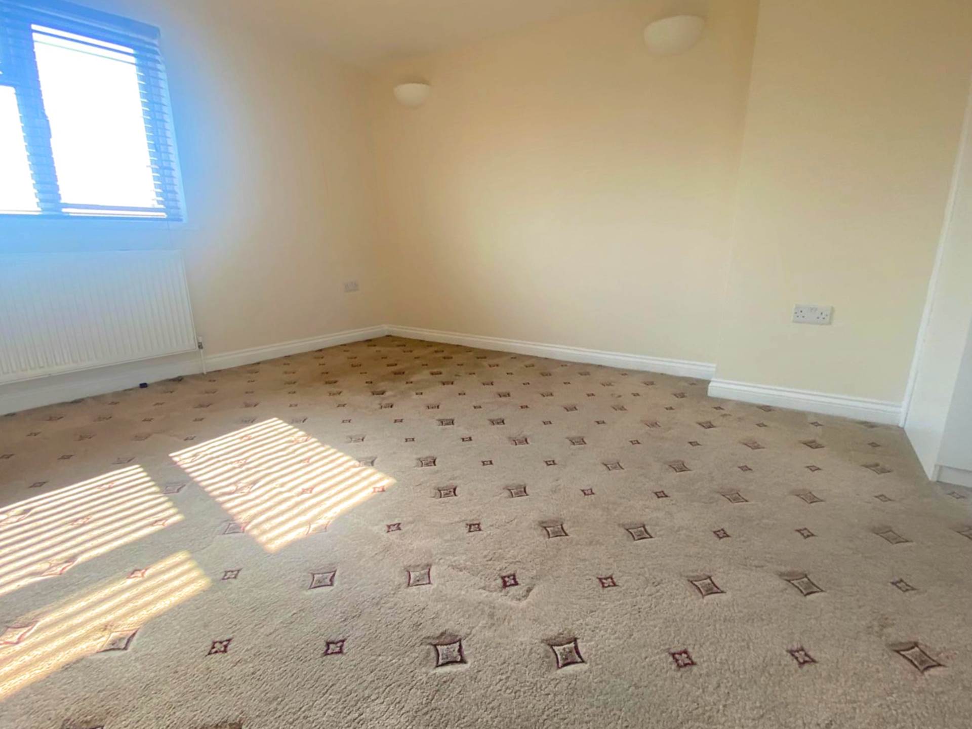 Coleridge Avenue, London, E12, Image 8