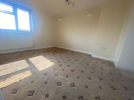 Coleridge Avenue, London, E12, Image 3