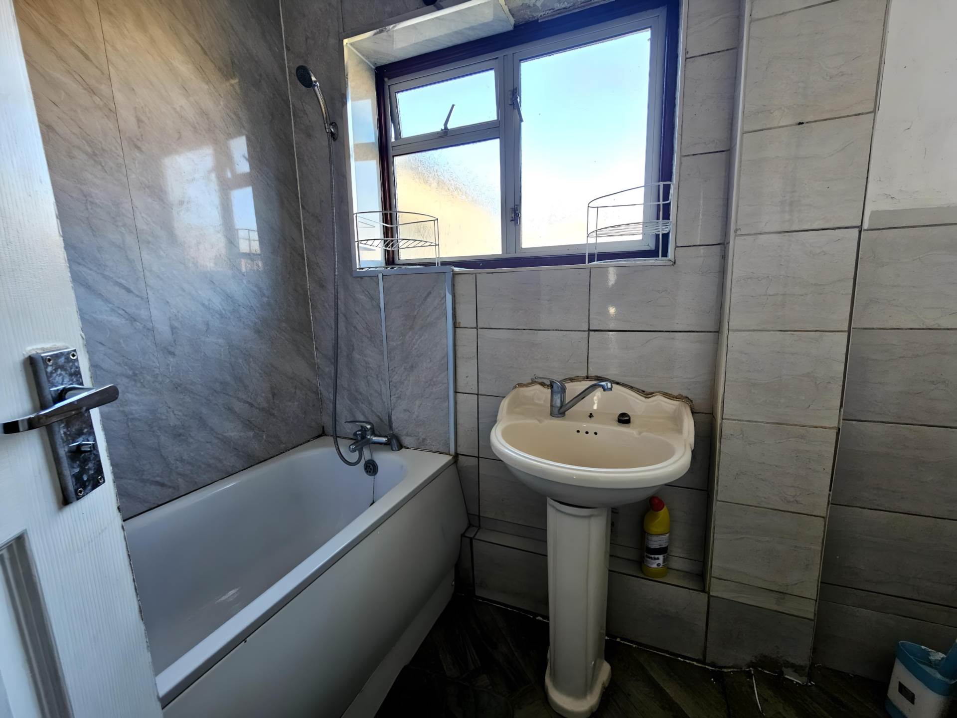 Henley Road, Ilford, IG1, Image 4