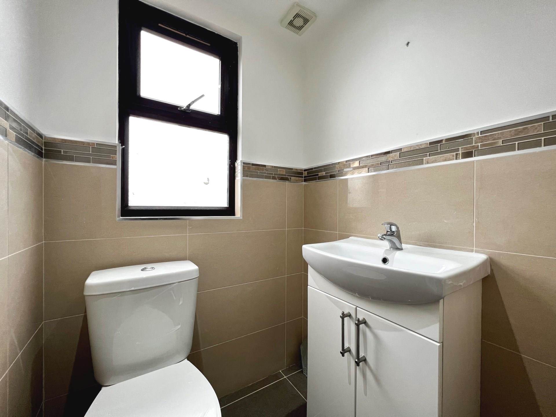 Goresbrook Road, Dagenham, RM9, Image 9