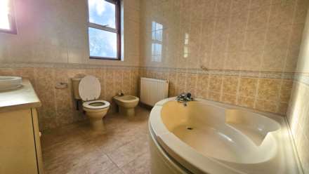 Leamington Garden, Seven Kings, IG3 9NA, Image 11