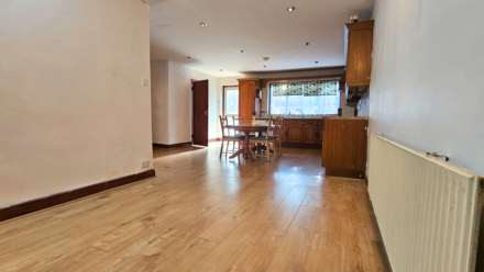 Leamington Garden, Seven Kings, IG3 9NA, Image 4