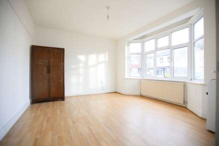 Charter Avenue, Ilford, IG2 7AD, Image 2