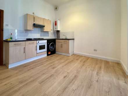 1 Bedroom Flat, Goldsmith Road, London