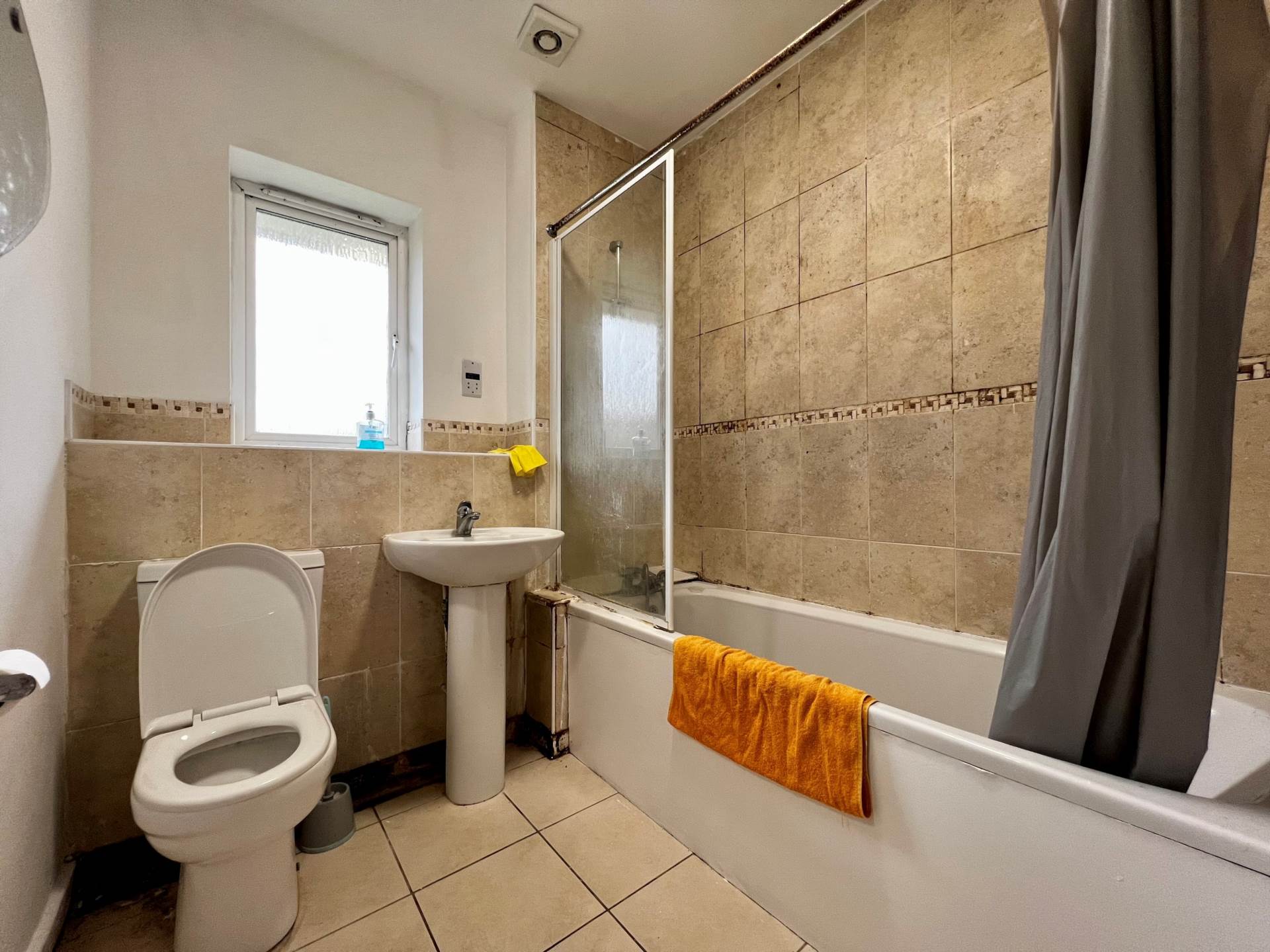 Royal Crescent, Ilford, IG2 7JZ, Image 6
